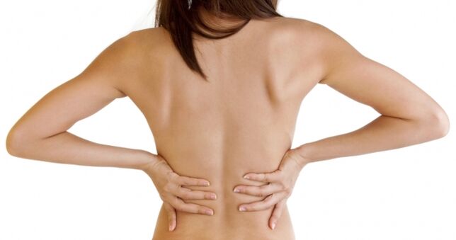 Un symptôme caractéristique de l'ostéochondrose thoracique est le mal de dos. 