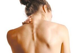 Douleur au cou avec ostéochondrose cervicale