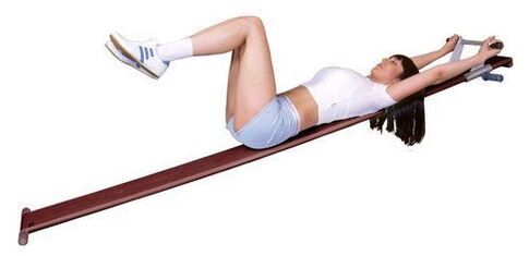 Appareil d'entraînement pour le traitement de l'ostéochondrose à domicile